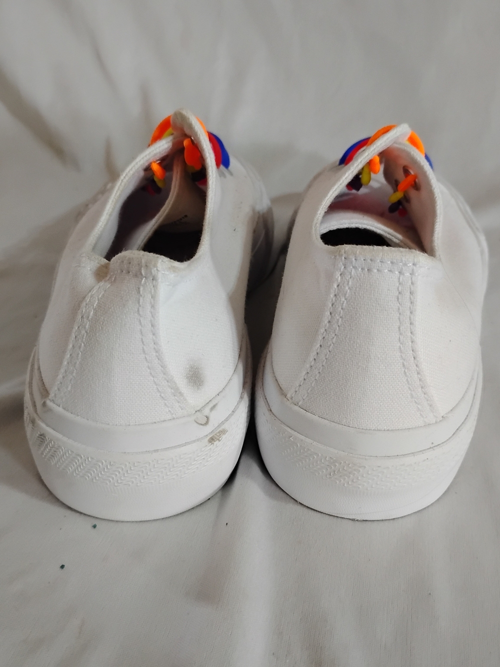 No Boundaries White Canvas Platform Sneakers with Rainbow Elastic Bands Size 6 - Picture 3 of 5